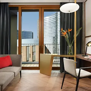 Verticale | Esperienze Otel